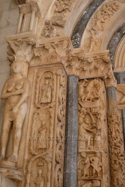 Trogir
katedrála Sv.Vavřince ze
13.století
portál mistra Radovana