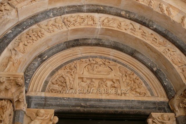 Trogir
katedrála Sv.Vavřince ze
13.století
portál mistra Radovana