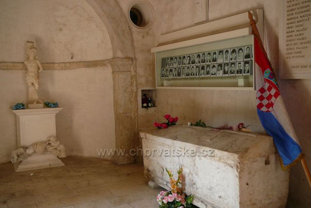 Trogir
kostel Sv.Sebastijana z roku 1476
Dnes i památka padlým za balkánské války v 90.letech