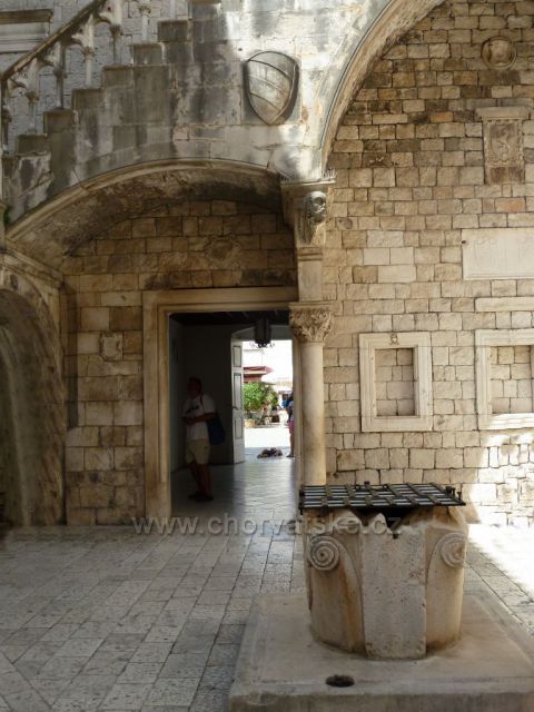 Trogir
Viječnica (radnice)
