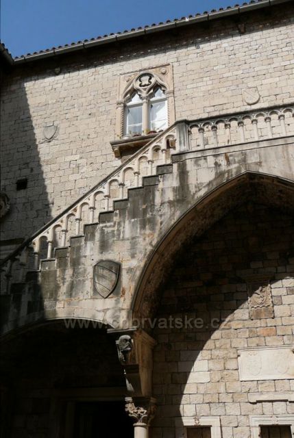 Trogir
Viječnica (radnice)