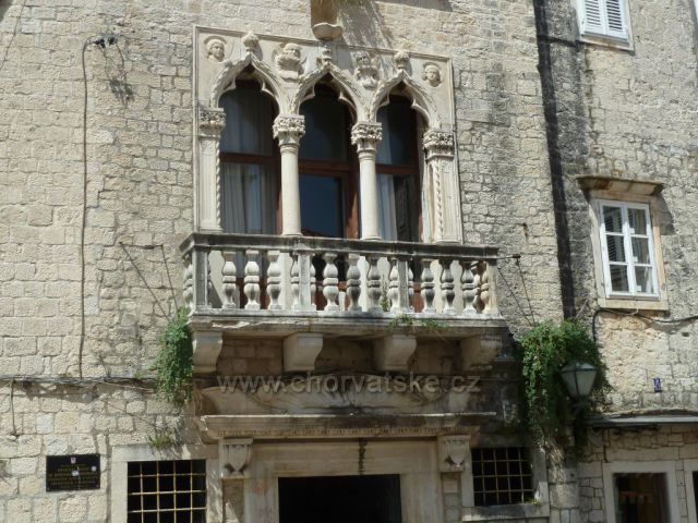 Trogir
palác rodu Čipiko s gotickými trojokny
