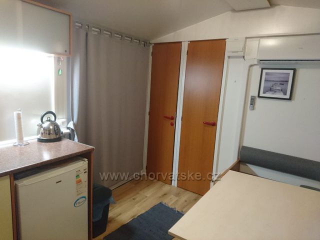 Náš rodinný mobilehome - kuchyně