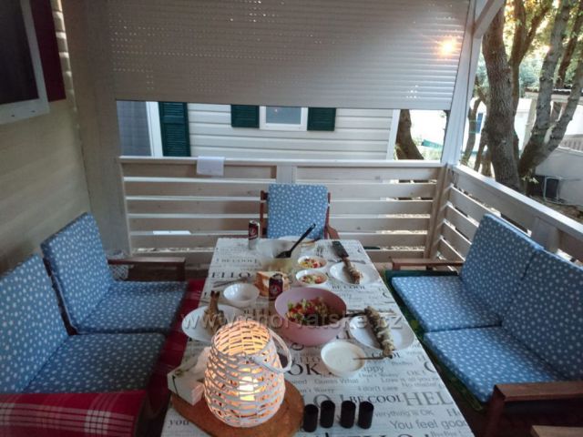 Náš rodinný mobilehome - terasa