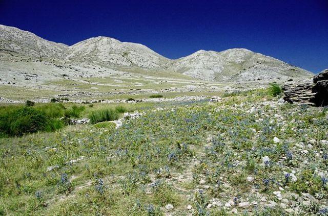 Skalné vrchy na ostrove Krk