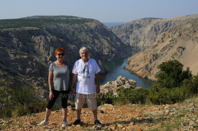 Pohled od puebla Apačů na Rio Pecos, neboli řeku Zrmanju.