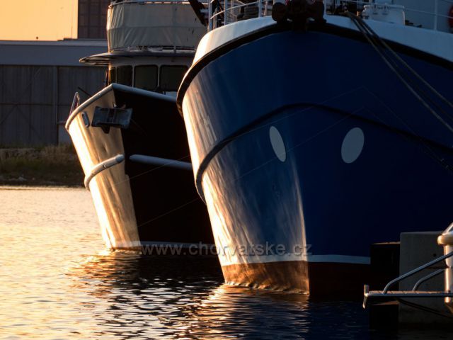 západ slunce v přístavu