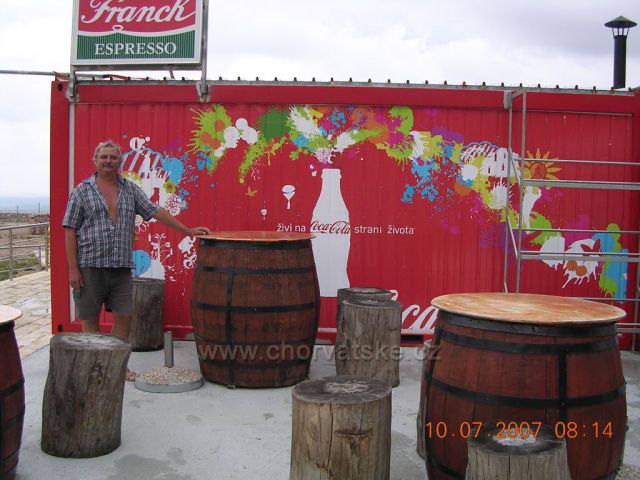 Bývalé parkoviště před tunelem Sveti Rok, teď tam stojí hotel