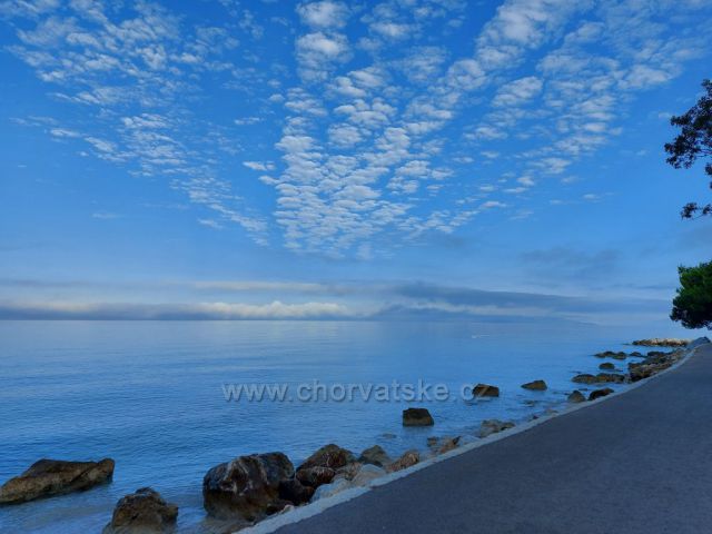 Ranní mlha nad ostrovy