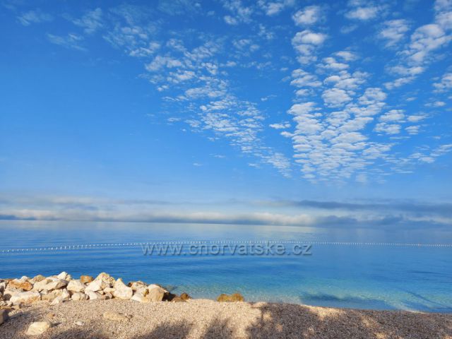 Ranní mlha nad ostrovy