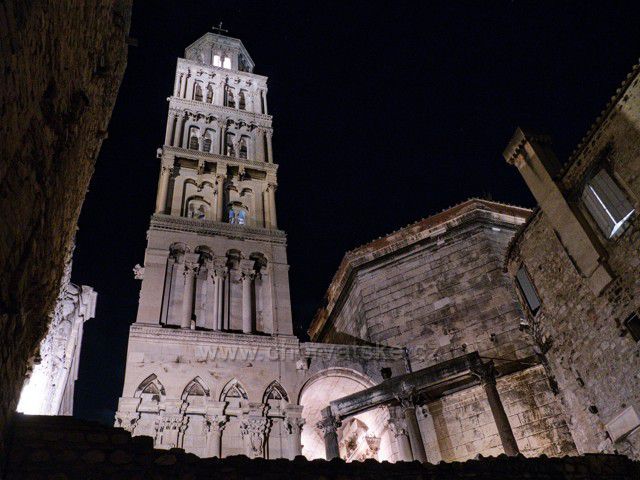 Diokleciánský palác ve Splitu v noci