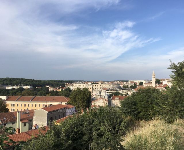 Výhled z pevnosti Kaštel Pula