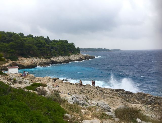 Rozbouřené moře u pláže Havajka