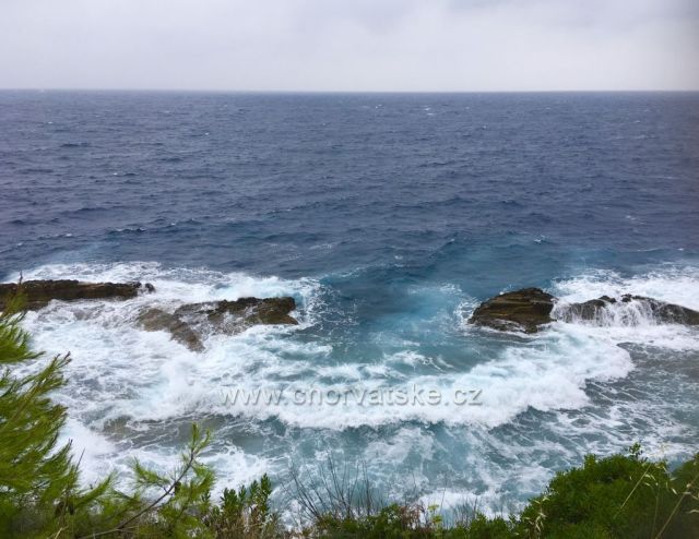 Rozbouřené moře Verudela