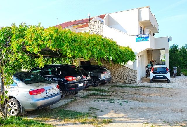 Parkovanie Crljenko Apartmani.