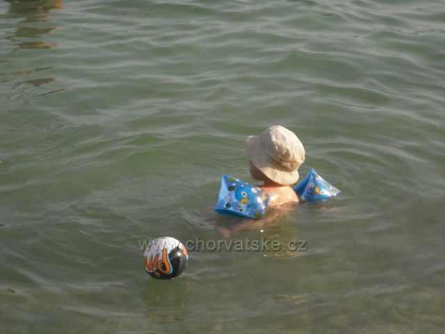malé vodníče ještě s rukávky - Kaštel