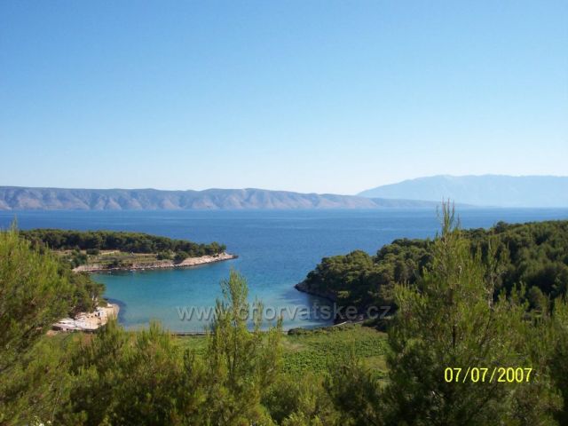 Pohled z ostrova Hvar na Brač .
