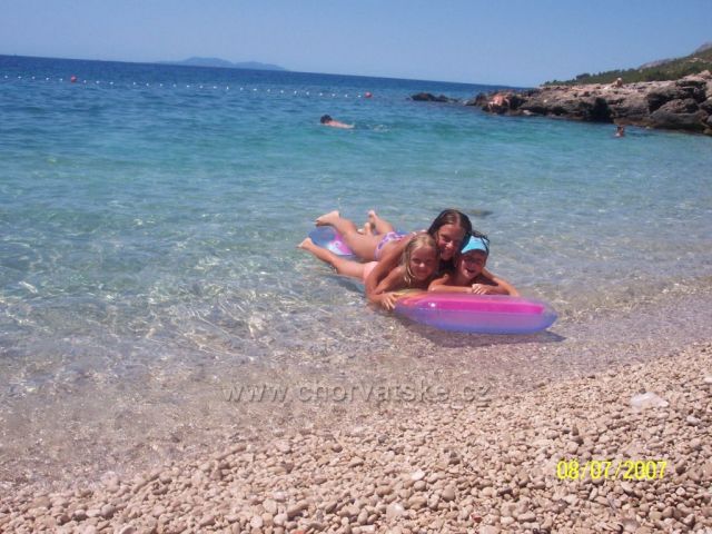 ˇUžasné kamínkové plážičky na Hvaru v Ivan Dolcu. Ráj pro naše vnučky.