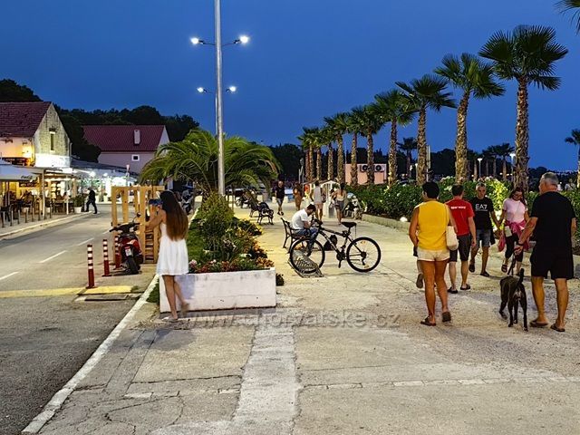 Promenáda sv. Filip i Jakov.