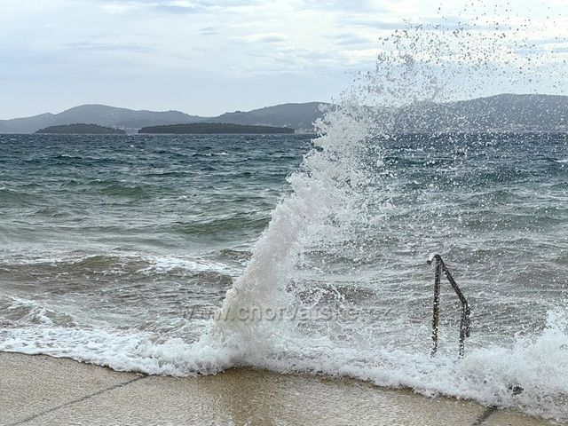 Vlnky sv. Filip i Jakov.