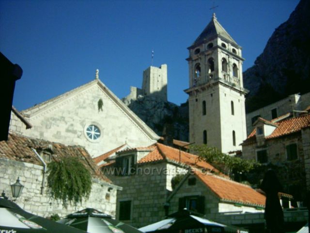 Omiš v pozadí je velice známá Citadela