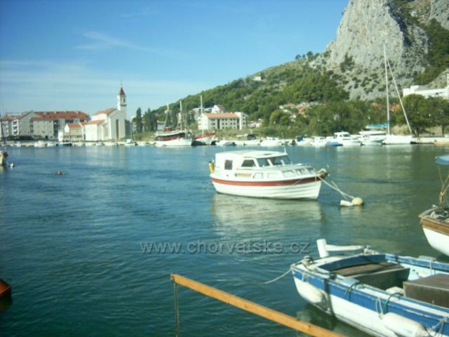 Přístaviště na řece Cetině